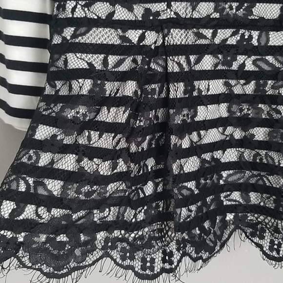 Striped peplum 3/4 sleeve top with lace overlay - Picture 3 of 4